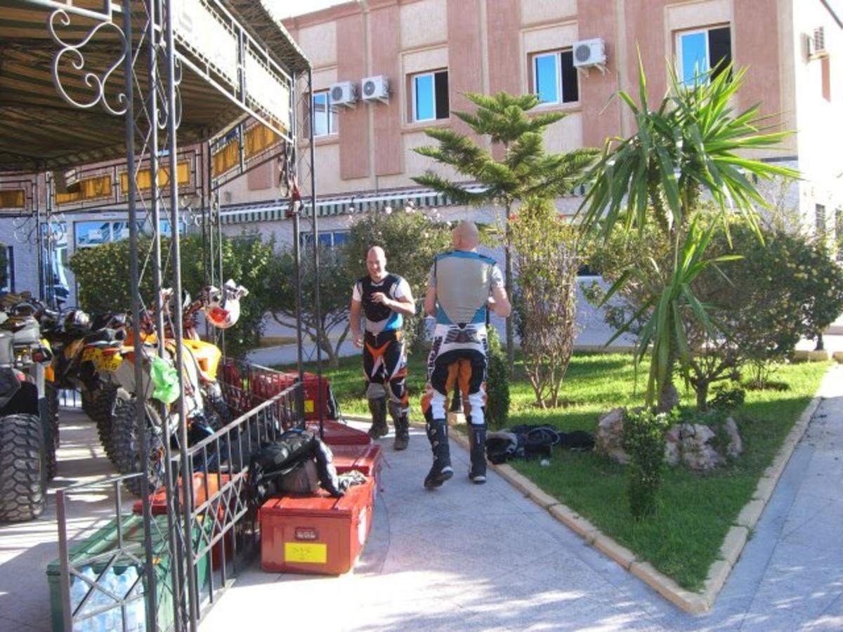 Motel Paris Dakar Selouane Exterior photo